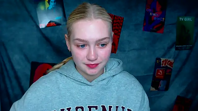 Snapshot of MademoiselleCl chatting on 17, 10, 2025 MademoiselleCl online show from 17, 10, 2025