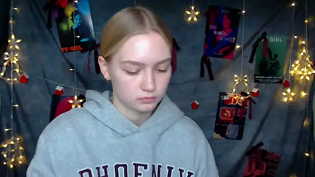 Snapshot of MademoiselleCl chatting on 16, 12, 2025 MademoiselleCl online show from 16, 12, 2025