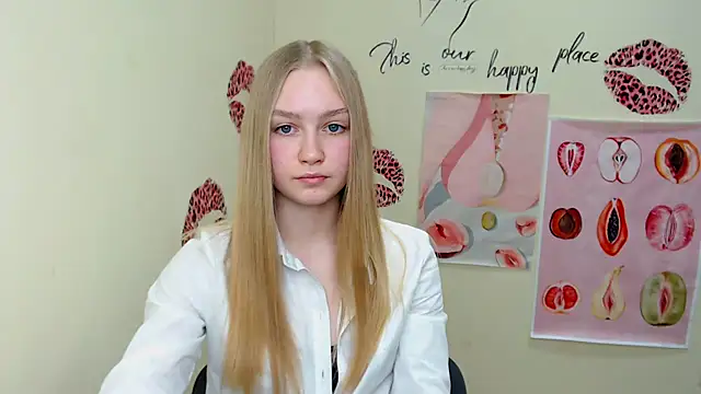 Snapshot of MademoiselleCl chatting on 8, 3, 2025 MademoiselleCl online show from 8, 3, 2025