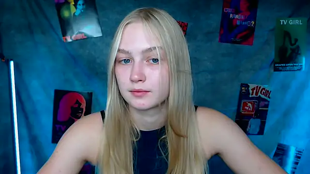 Snapshot of MademoiselleCl chatting on 18, 10, 2025 MademoiselleCl online show from 18, 10, 2025