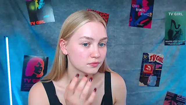 Snapshot of MademoiselleCl chatting on 21, 9, 2025 MademoiselleCl online show from 21, 9, 2025