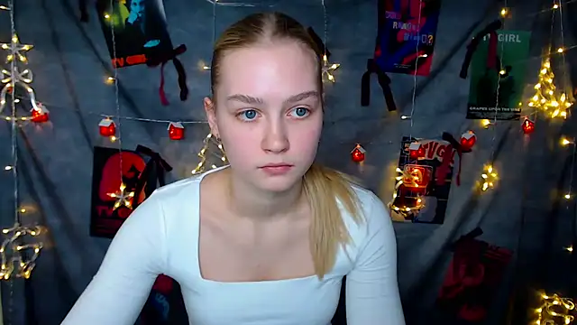 Snapshot of MademoiselleCl chatting on 5, 12, 2025 MademoiselleCl online show from 5, 12, 2025