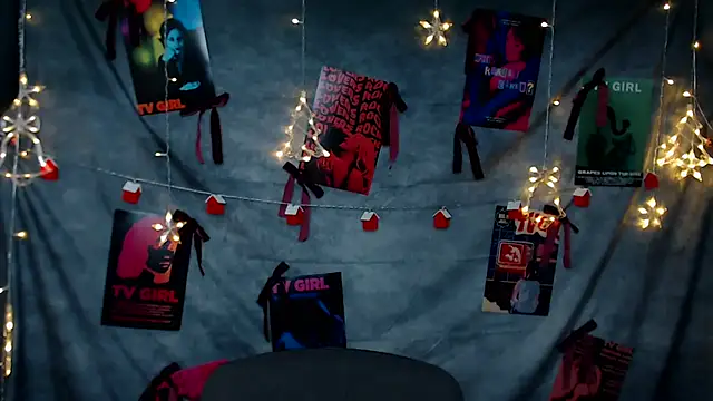 Snapshot of MademoiselleCl chatting on 15, 12, 2025 MademoiselleCl online show from 15, 12, 2025