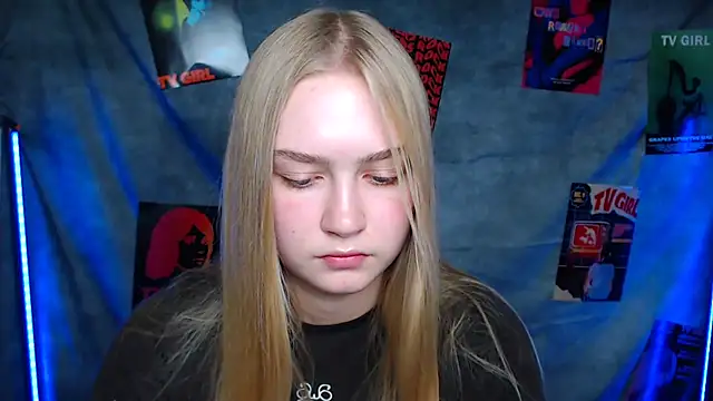 Snapshot of MademoiselleCl chatting on 11, 11, 2025 MademoiselleCl online show from 11, 11, 2025