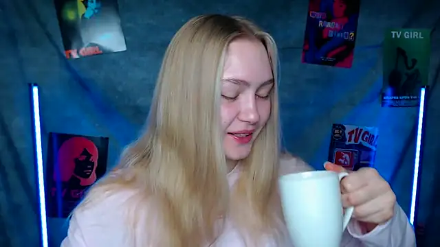 Snapshot of MademoiselleCl chatting on 25, 10, 2025 MademoiselleCl online show from 25, 10, 2025