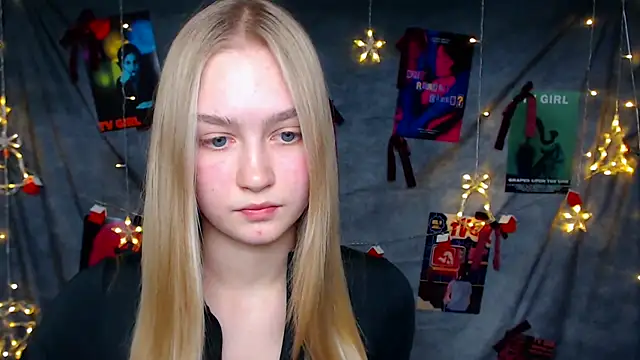 Snapshot of MademoiselleCl chatting on 13, 12, 2025 MademoiselleCl online show from 13, 12, 2025