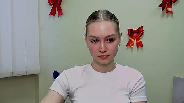 Snapshot of MademoiselleCl chatting on 25, 2, 2025 MademoiselleCl online show from 25, 2, 2025