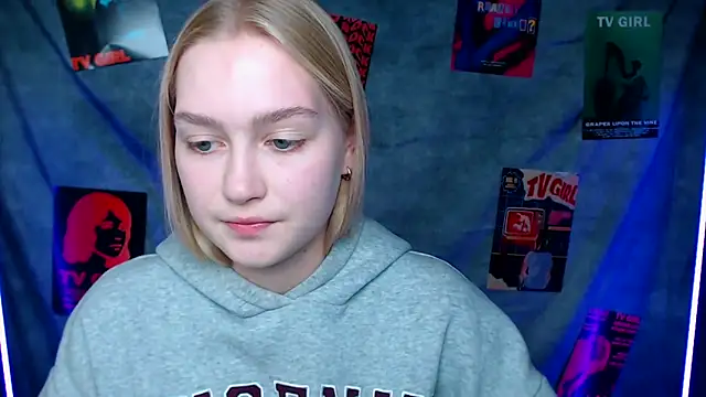 Snapshot of MademoiselleCl chatting on 24, 10, 2025 MademoiselleCl online show from 24, 10, 2025