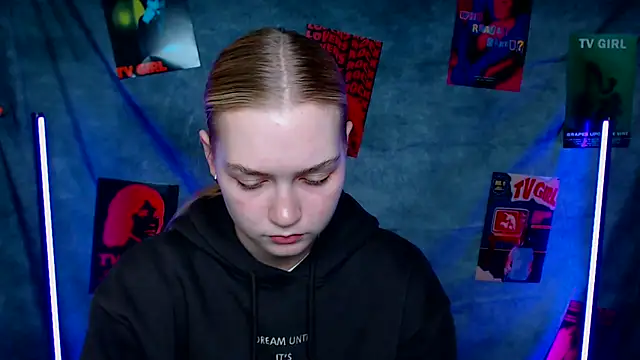 Snapshot of MademoiselleCl chatting on 16, 10, 2025 MademoiselleCl online show from 16, 10, 2025