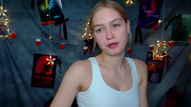 Snapshot of MademoiselleCl chatting on 19, 12, 2025 MademoiselleCl online show from 19, 12, 2025