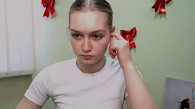 Snapshot of MademoiselleCl chatting on 25, 2, 2025 MademoiselleCl online show from 25, 2, 2025