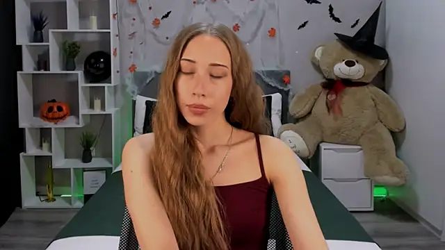 Snapshot of AlexaHarmon chatting on 10, 10, 2025 AlexaHarmon online show from 10, 10, 2025