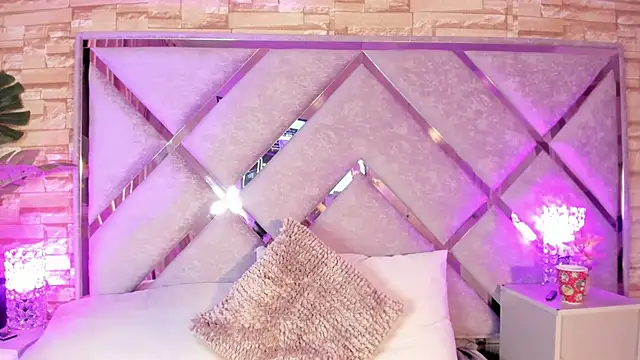  lanna jhonson  online show from 23, 9, 2025