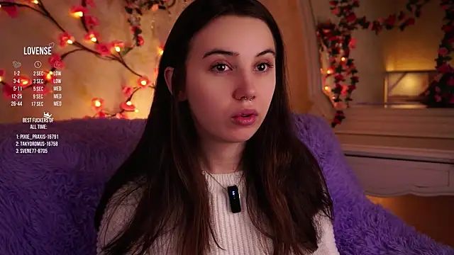 GillianDowdey online show from 25, 11, 2025