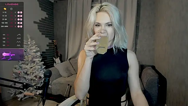 Snapshot of Milena_marshmalows chatting on 22, 12, 2024 Milena marshmalows online show from 22, 12, 2024