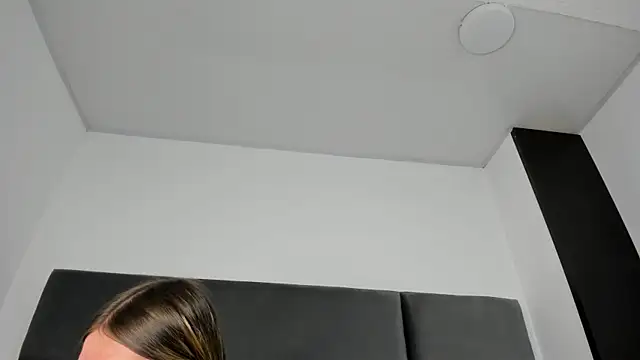 Snapshot of Lizz_Luna chatting on 29, 11, 2025 Lizz Luna online show from 29, 11, 2025