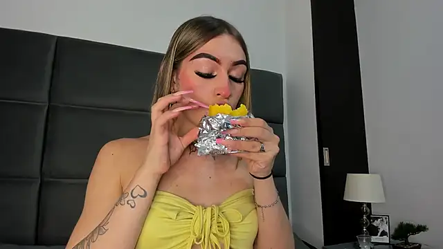 Snapshot of Lizz_Luna chatting on 29, 9, 2025 Lizz Luna online show from 29, 9, 2025