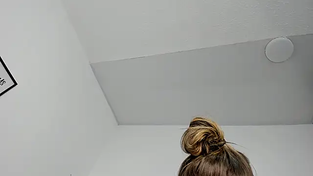 Snapshot of Lizz_Luna chatting on 21, 10, 2025 Lizz Luna online show from 21, 10, 2025