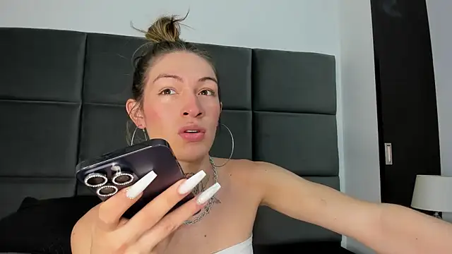 Snapshot of Lizz_Luna chatting on 15, 10, 2025 Lizz Luna online show from 15, 10, 2025