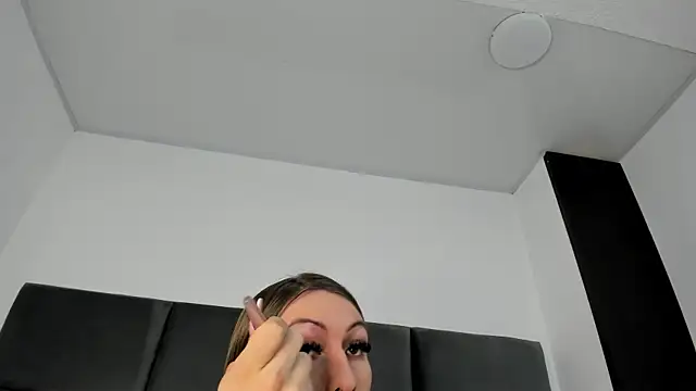 Snapshot of Lizz_Luna chatting on 4, 11, 2025 Lizz Luna online show from 4, 11, 2025