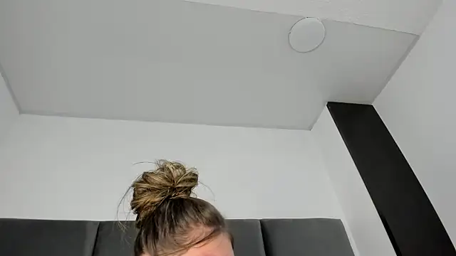 Snapshot of Lizz_Luna chatting on 18, 11, 2025 Lizz Luna online show from 18, 11, 2025