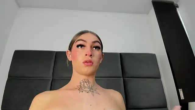 Snapshot of Lizz_Luna chatting on 11, 9, 2025 Lizz Luna online show from 11, 9, 2025