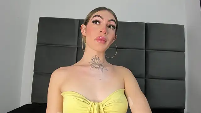 Snapshot of Lizz_Luna chatting on 11, 11, 2025 Lizz Luna online show from 11, 11, 2025