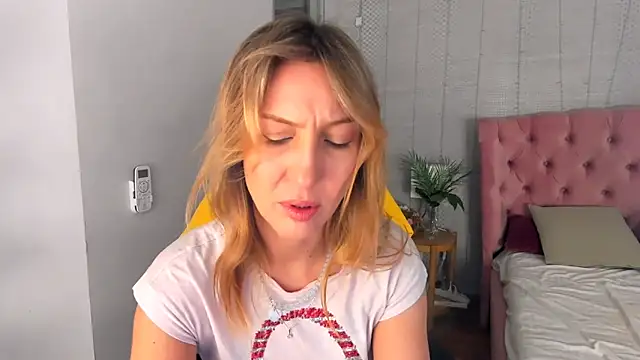 Snapshot of ElizaMayers chatting on 11, 3, 2026 ElizaMayers online show from 11, 3, 2026