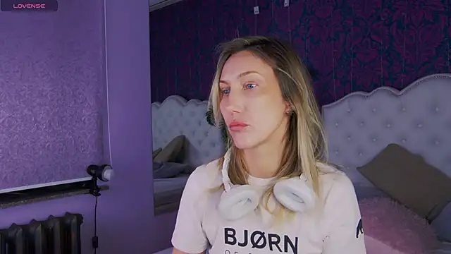 Snapshot of ElizaMayers chatting on 1, 2, 2026 ElizaMayers online show from 1, 2, 2026