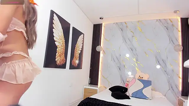 estephany doll online show from 28, 9, 2025