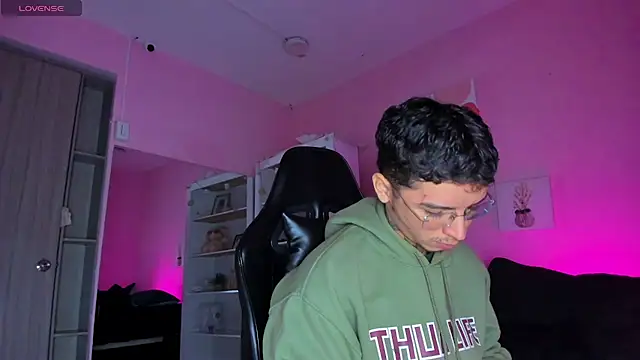 Ian Castillo  online show from 9, 10, 2025