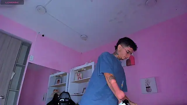 Ian Castillo  online show from 7, 11, 2025