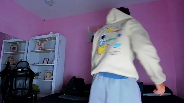 Ian Castillo  online show from 16, 12, 2025