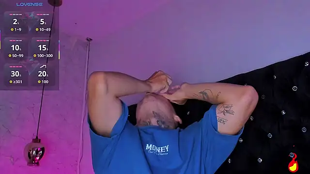 Ian Castillo  online show from 3, 10, 2025