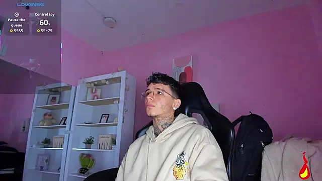 Ian Castillo  online show from 14, 11, 2025