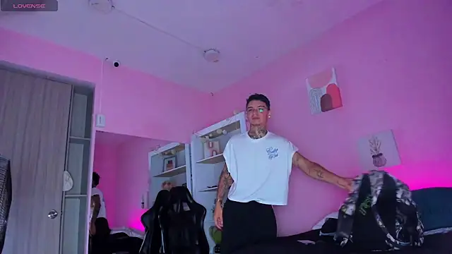 Ian Castillo  online show from 27, 10, 2025