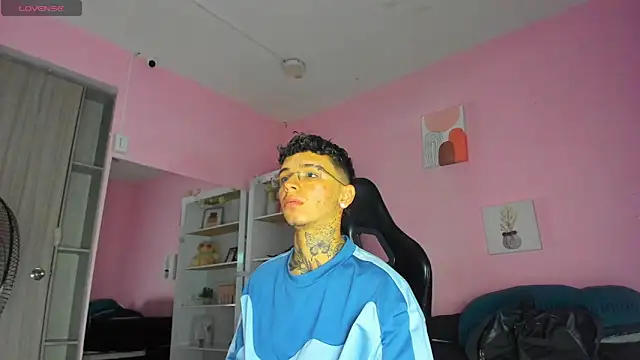 Ian Castillo  online show from 4, 11, 2025