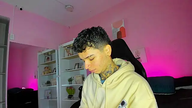 Ian Castillo  online show from 24, 10, 2025