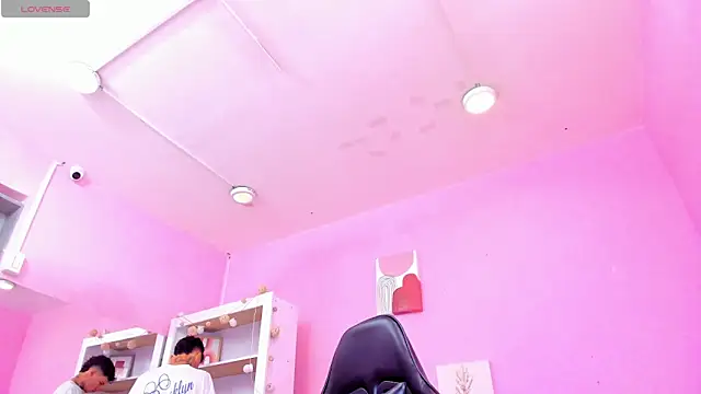 Ian Castillo  online show from 6, 11, 2025