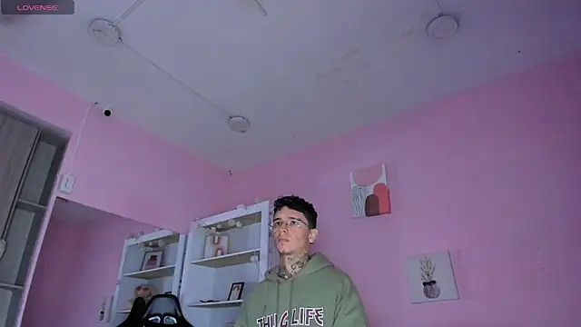 Ian Castillo  online show from 25, 10, 2025