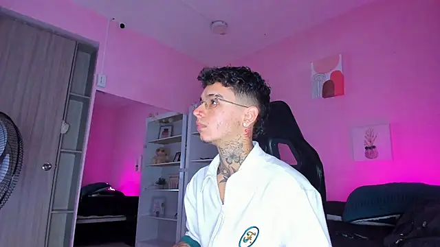 Ian Castillo  online show from 5, 11, 2025