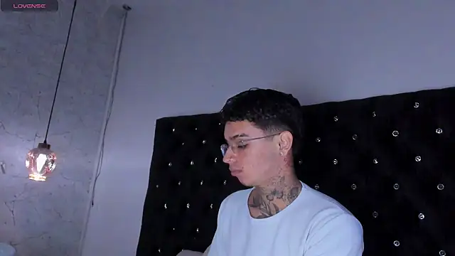 Ian Castillo  online show from 1, 10, 2025