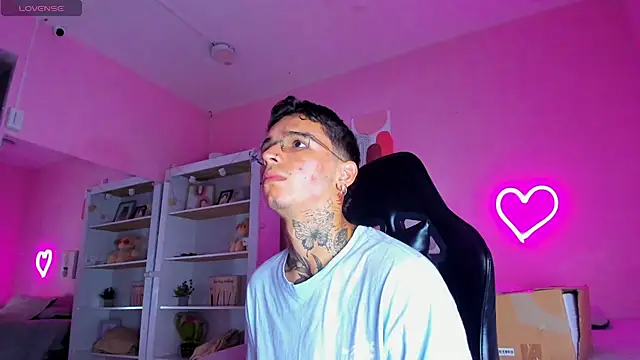 Ian Castillo  online show from 15, 9, 2025