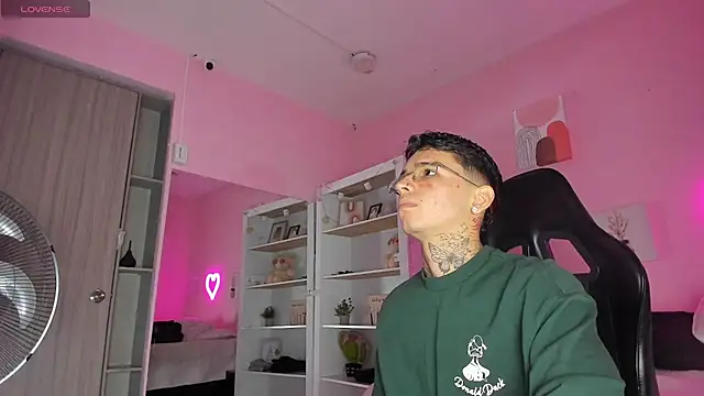 Ian Castillo  online show from 25, 9, 2025