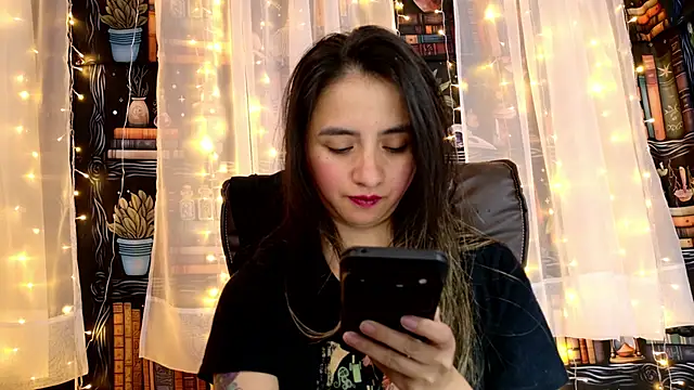 Snapshot of julietta___jackson chatting on 10, 6, 2026 julietta jackson online show from 10, 6, 2026