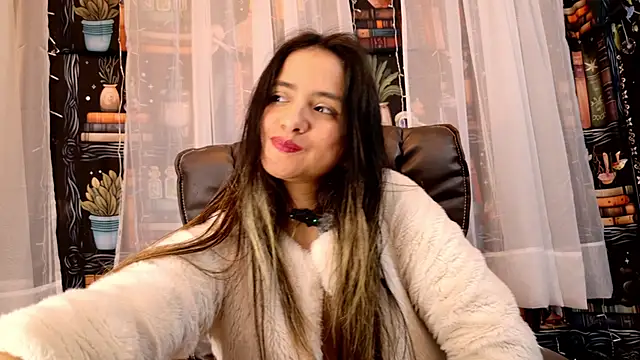 Snapshot of julietta___jackson chatting on 13, 5, 2026 julietta jackson online show from 13, 5, 2026