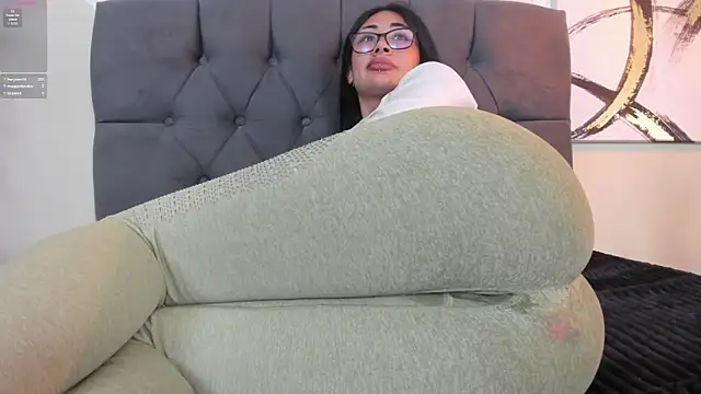 aprildreams19 online show from 1, 3, 2025