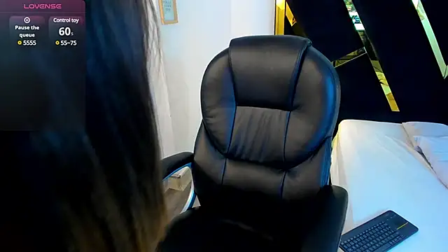 ninfomaria  online show from 5, 2, 2025