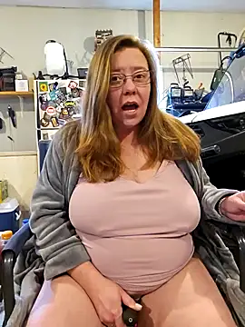 MsShelby40 online show from 11, 2, 2025