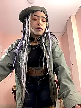 Snapshot of Violetta_Suky chatting on 17, 10, 2025 Violetta Suky online show from 17, 10, 2025